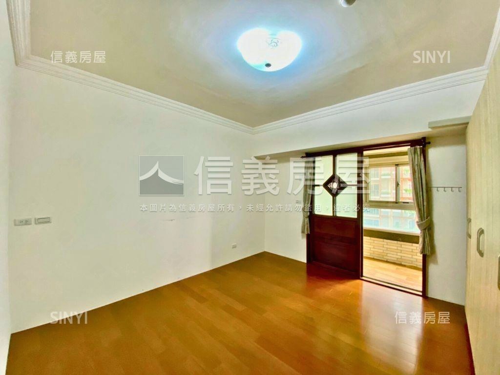 先看大業學苑四房平面車位房屋室內格局與周邊環境