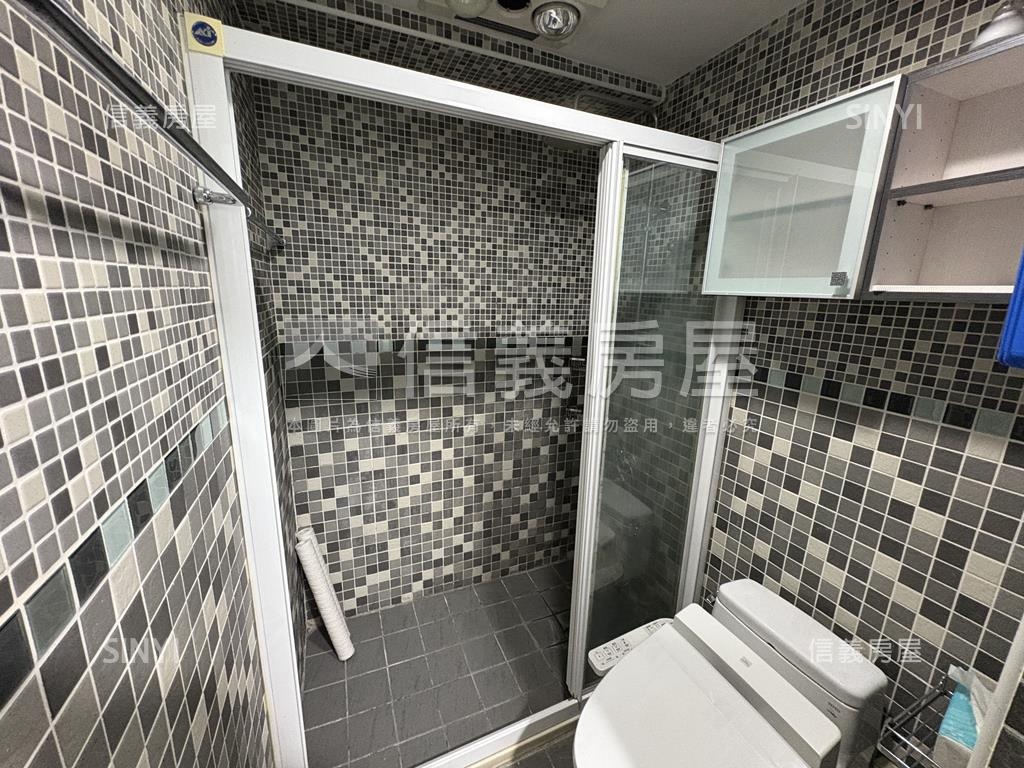 先看大業學苑四房平面車位房屋室內格局與周邊環境