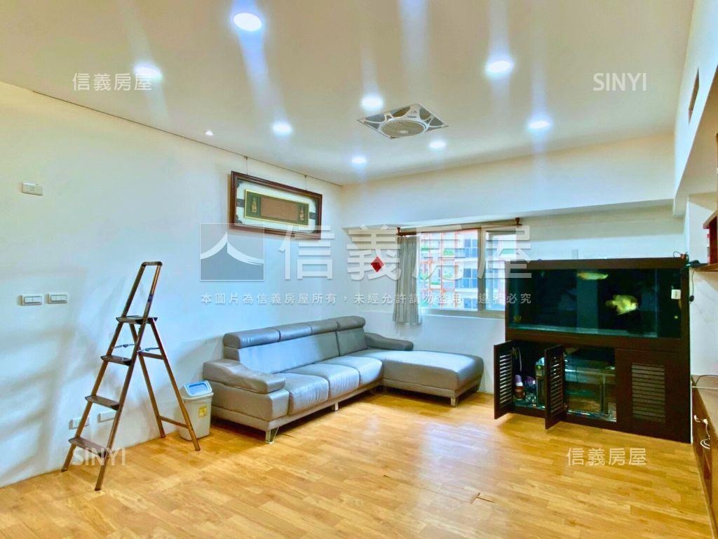 先看大業學苑四房平面車位房屋室內格局與周邊環境