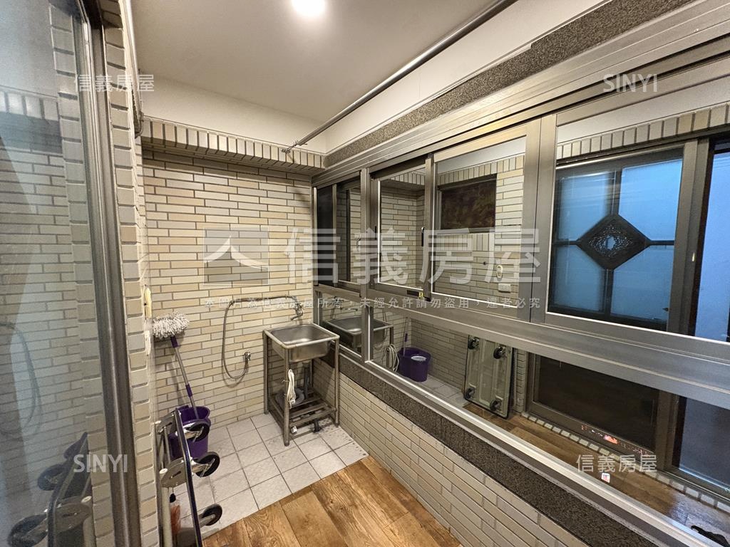 先看大業學苑四房平面車位房屋室內格局與周邊環境