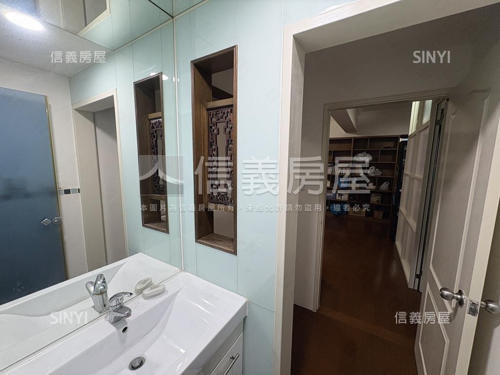 先看大業學苑四房平面車位房屋室內格局與周邊環境