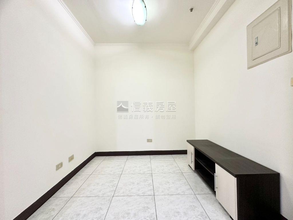 美麗人生三房平車房屋室內格局與周邊環境