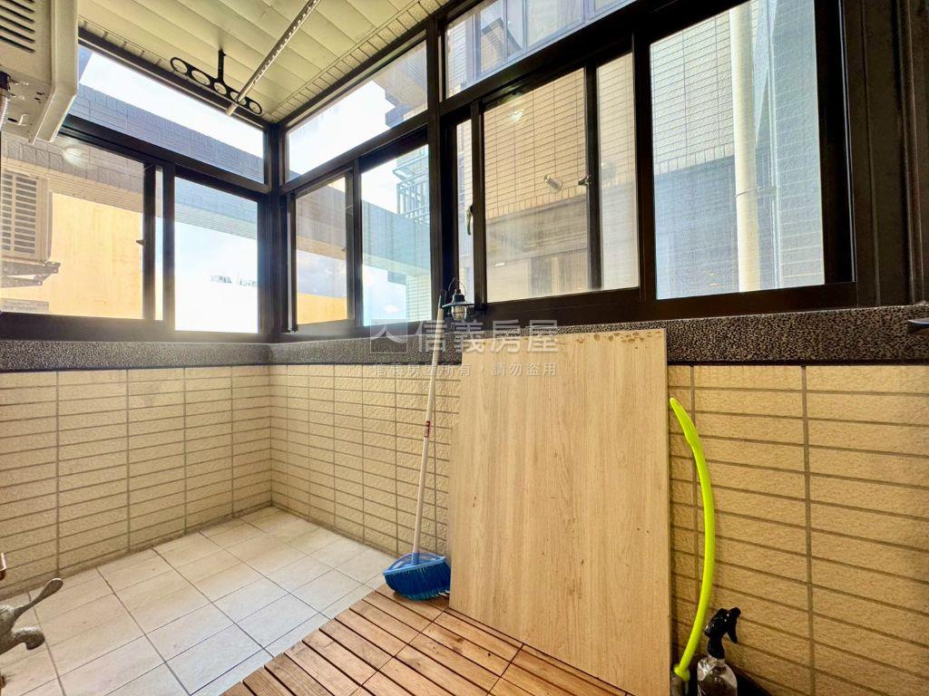 近成功國中裝潢兩房平車房屋室內格局與周邊環境