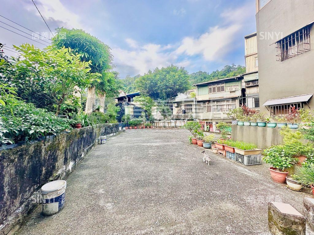 基隆保定段建地房屋室內格局與周邊環境