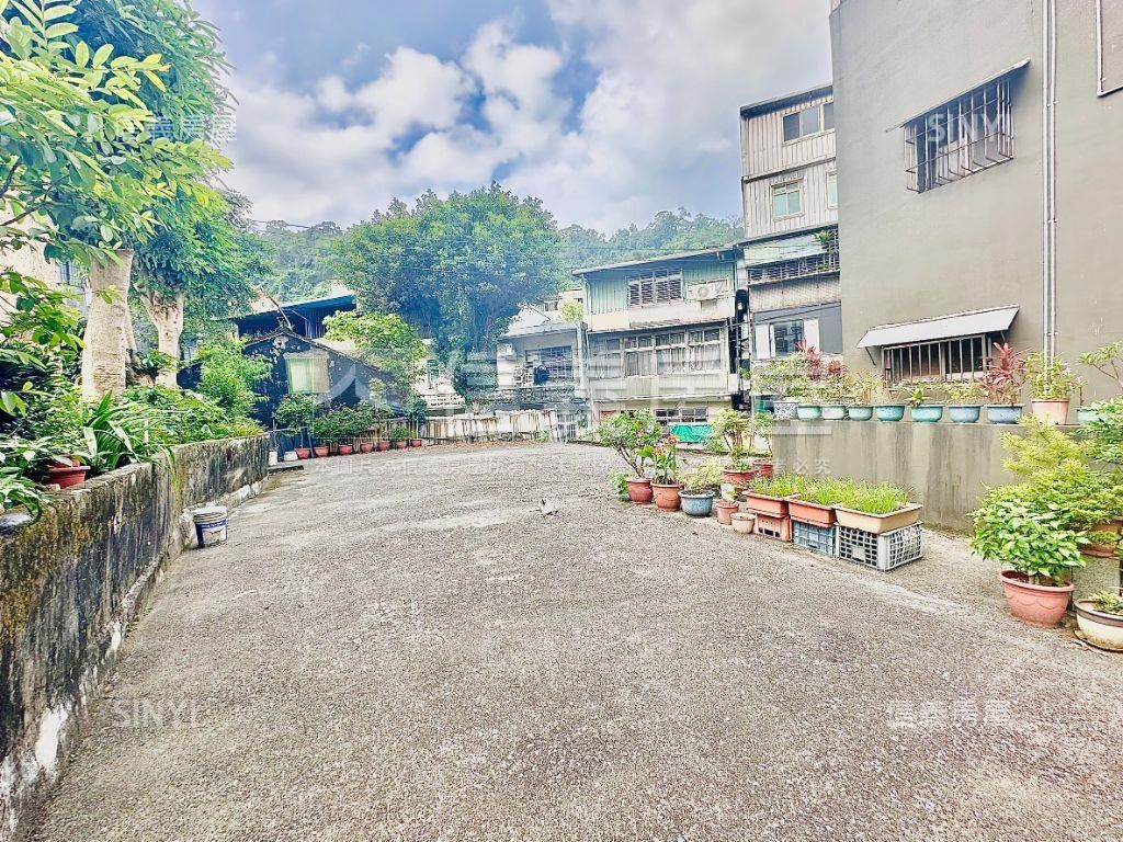 基隆保定段建地房屋室內格局與周邊環境