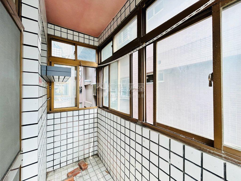 １公里到蘆洲捷運溫馨三房房屋室內格局與周邊環境