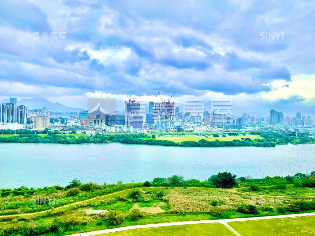 榮群擎川河景裝潢３房車位房屋室內格局與周邊環境