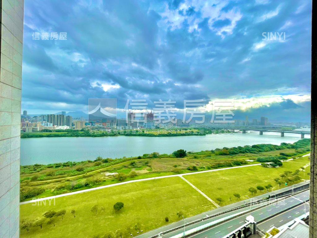 榮群擎川河景裝潢３房車位房屋室內格局與周邊環境