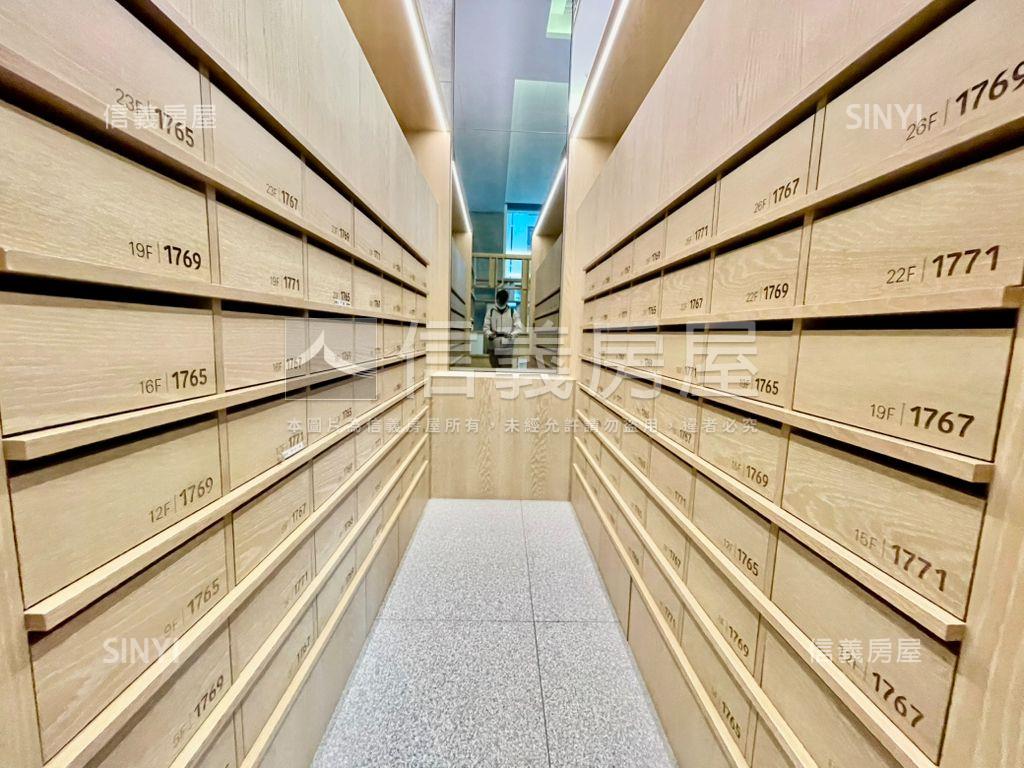 榮群擎川河景裝潢３房車位房屋室內格局與周邊環境