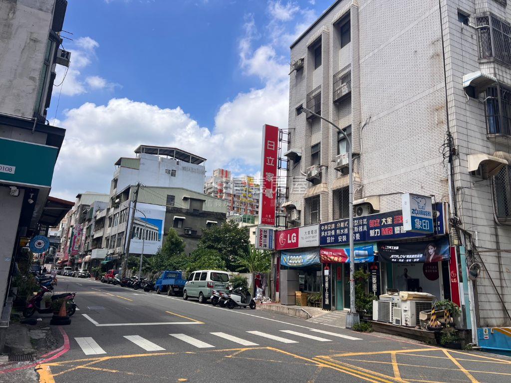 甫園四房平面車位房屋室內格局與周邊環境
