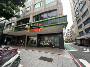 松江路正三角窗超值金店