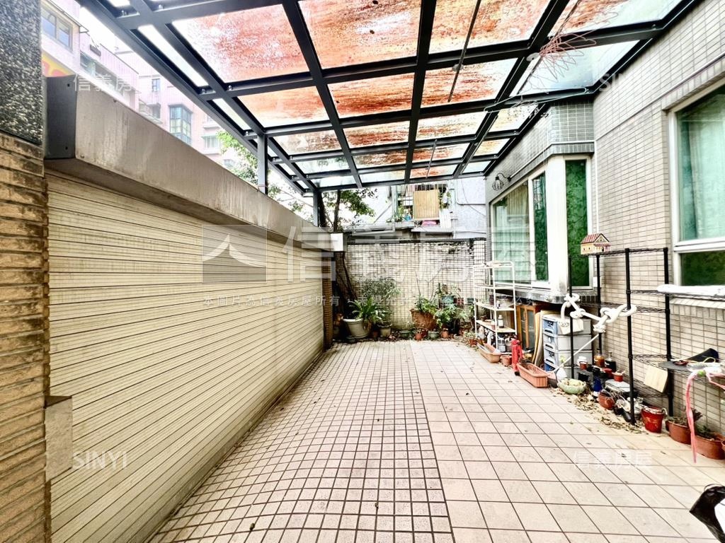 實踐美學大空間１樓房屋室內格局與周邊環境