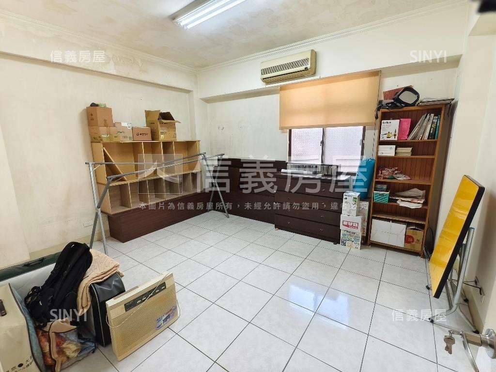 建安電梯大四房附車位房屋室內格局與周邊環境