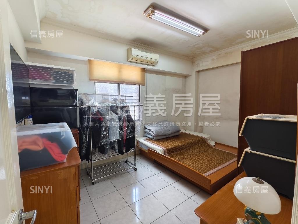 建安電梯大四房附車位房屋室內格局與周邊環境
