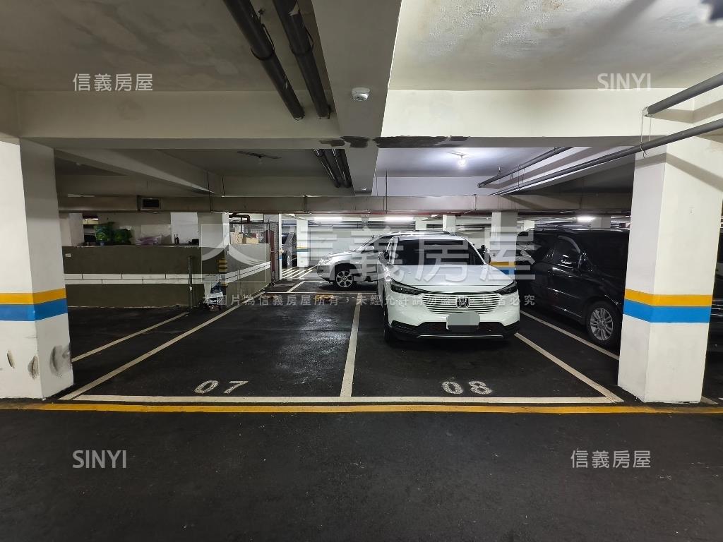 建安電梯大四房附車位房屋室內格局與周邊環境