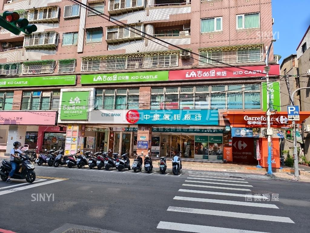 建安電梯大四房附車位房屋室內格局與周邊環境
