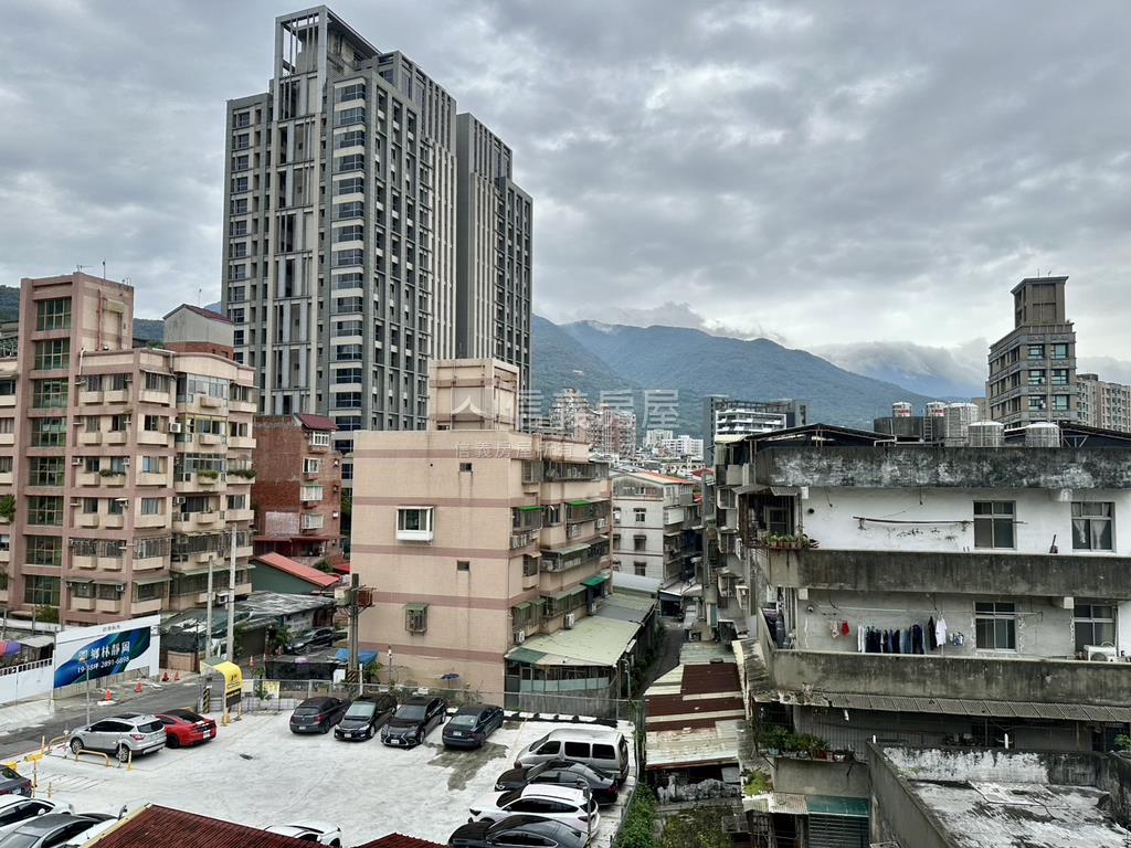 近捷運邊間方正美寓房屋室內格局與周邊環境
