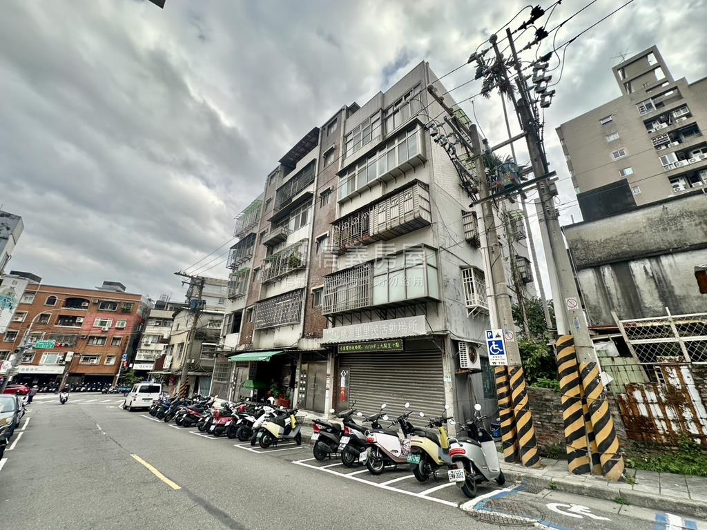 近捷運邊間方正美寓房屋室內格局與周邊環境