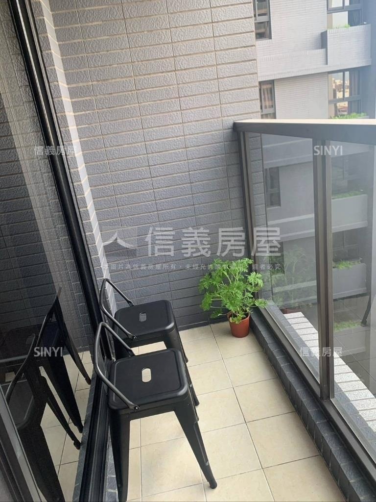南區精美裝潢兩房獨立平車房屋室內格局與周邊環境