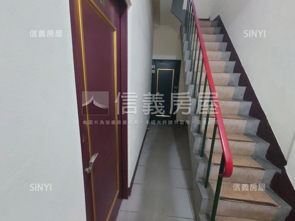 近台中車站收租透套雙店面房屋室內格局與周邊環境