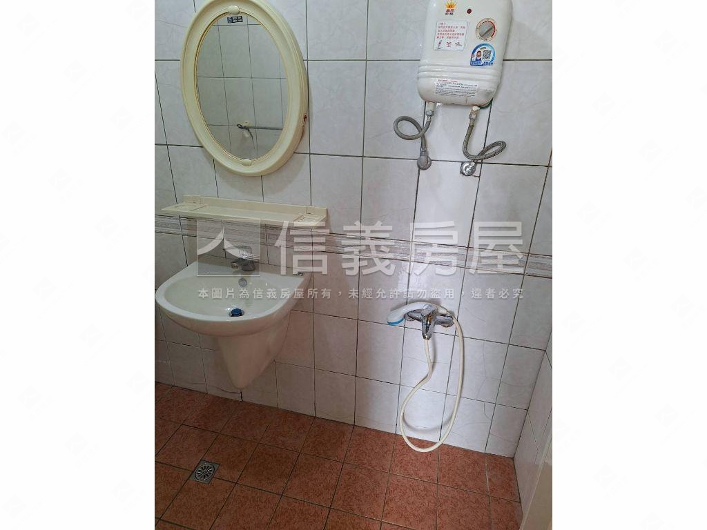 近台中車站收租透套雙店面房屋室內格局與周邊環境