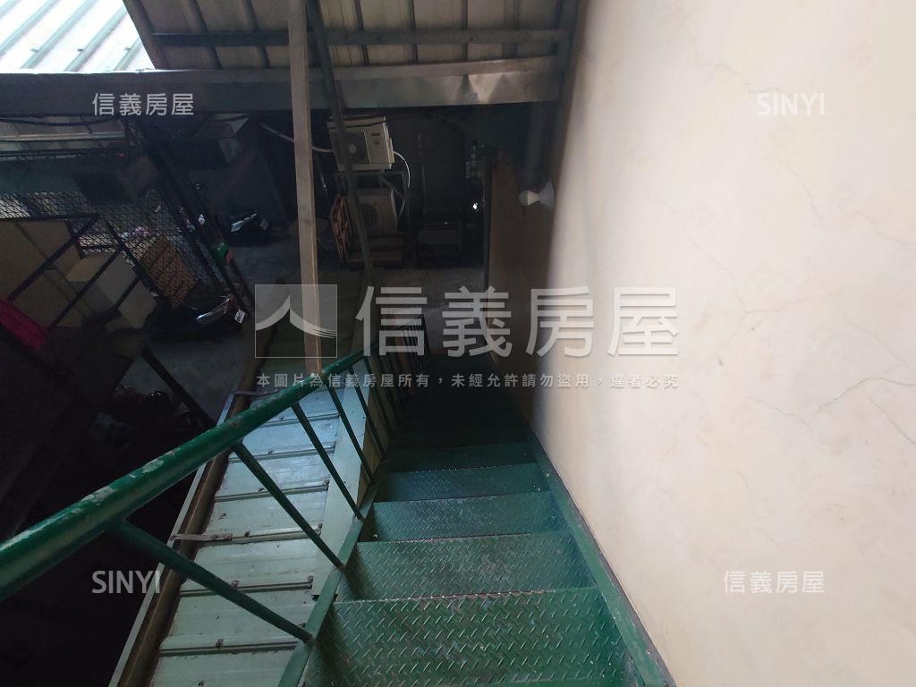 近台中車站收租透套雙店面房屋室內格局與周邊環境