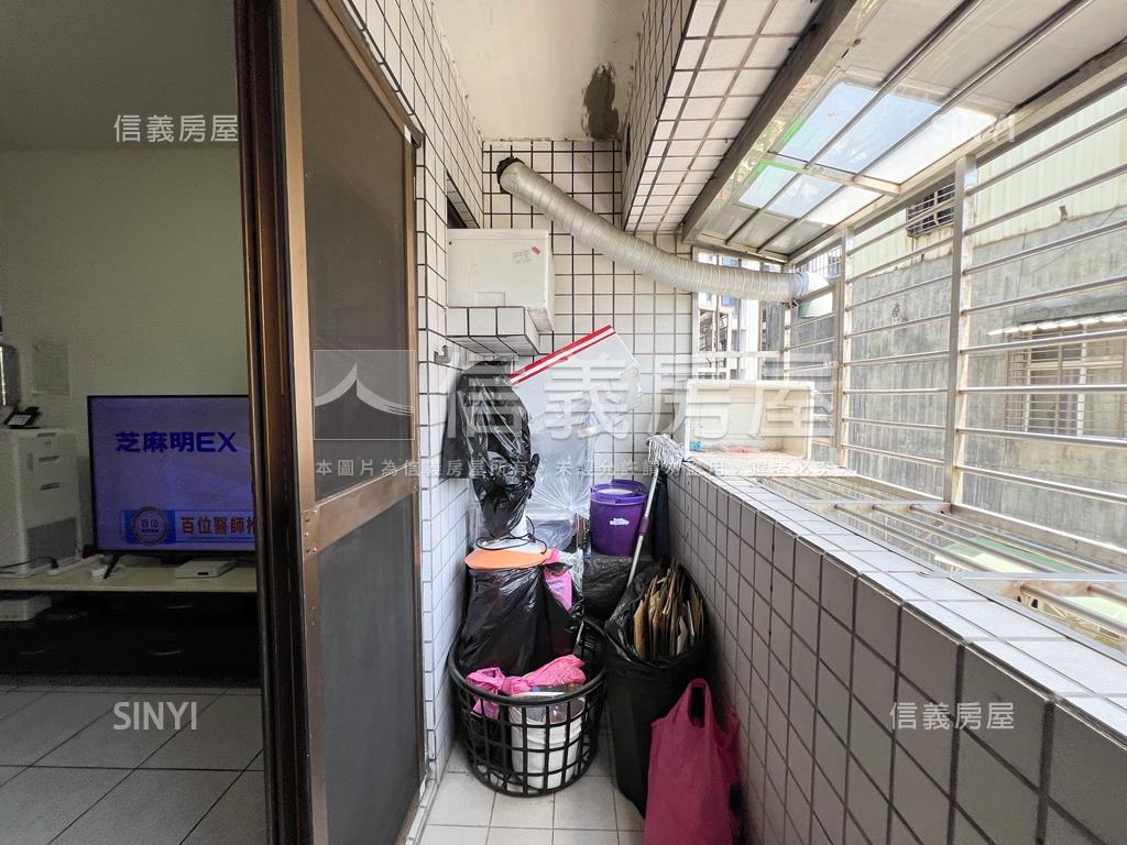 夏威夷電梯華廈三房車位房屋室內格局與周邊環境