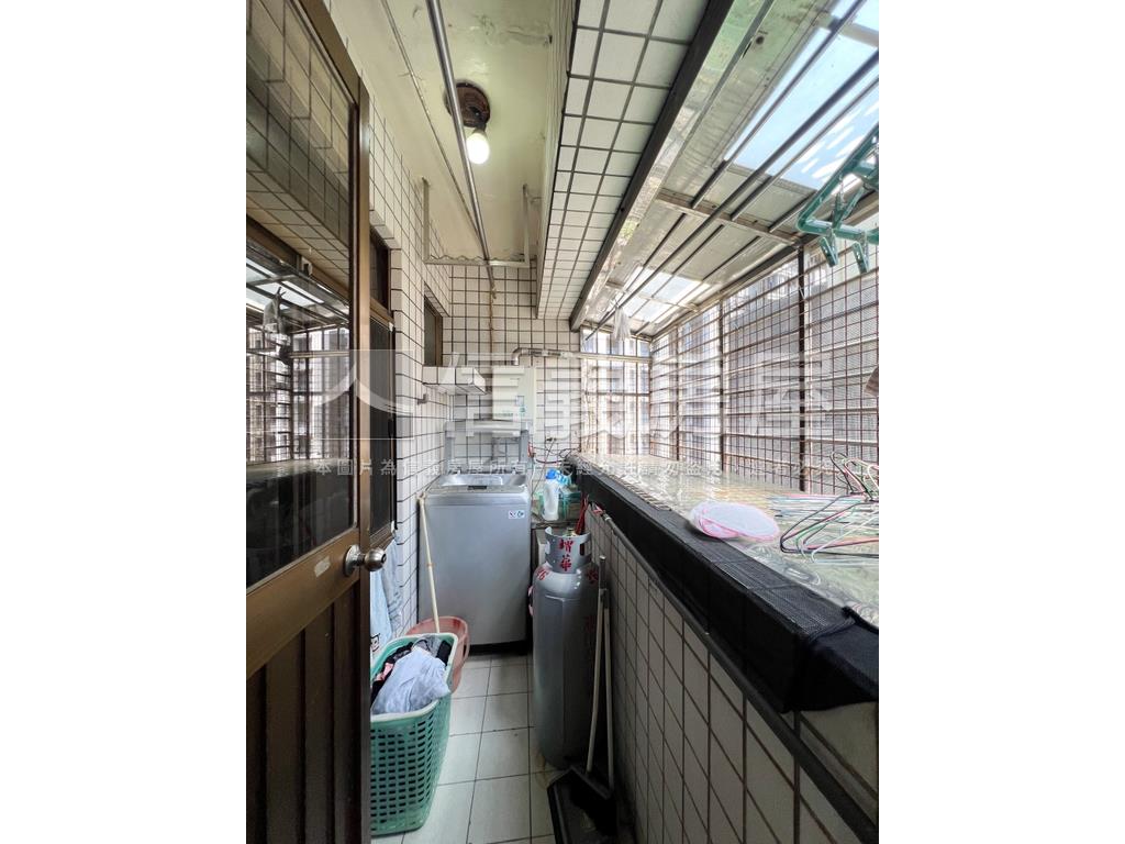 夏威夷電梯華廈三房車位房屋室內格局與周邊環境