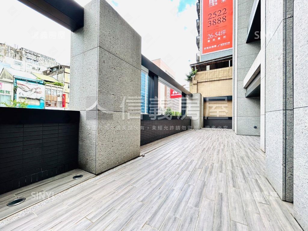 南京御邸２樓露臺稀有戶房屋室內格局與周邊環境