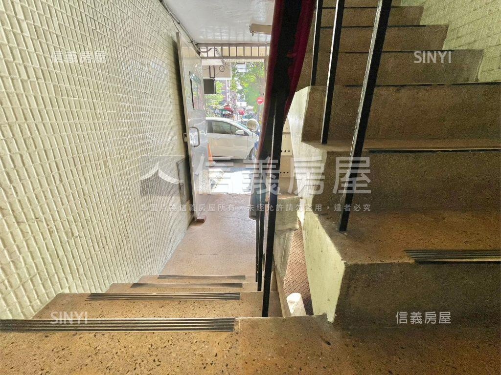 雙語延平國小操場美景三房房屋室內格局與周邊環境