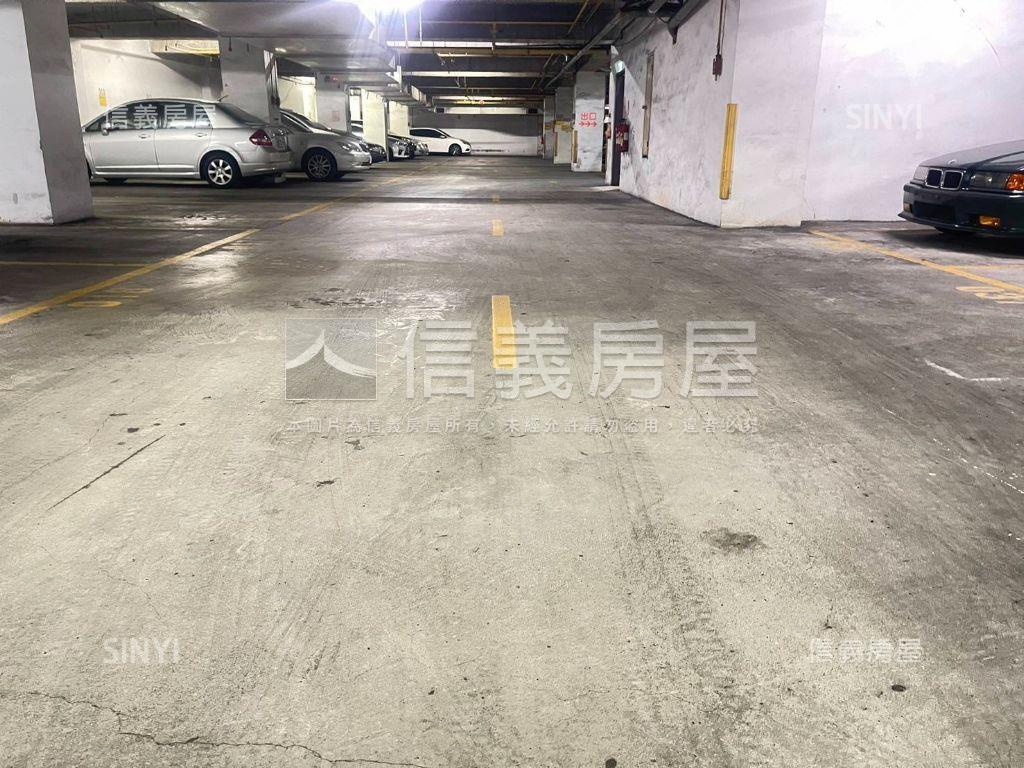 理想貴族１房Ｂ１平車位房屋室內格局與周邊環境