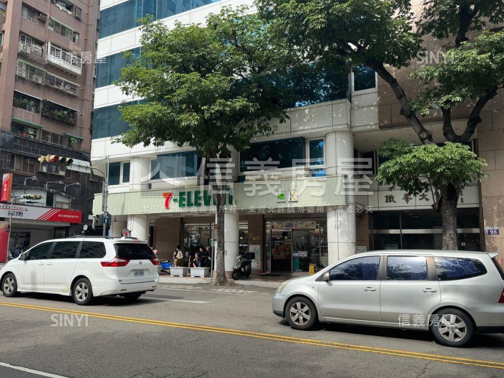 理想貴族１房Ｂ１平車位房屋室內格局與周邊環境