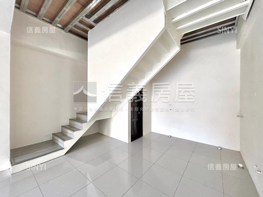 高鐵區挑高金店面房屋室內格局與周邊環境