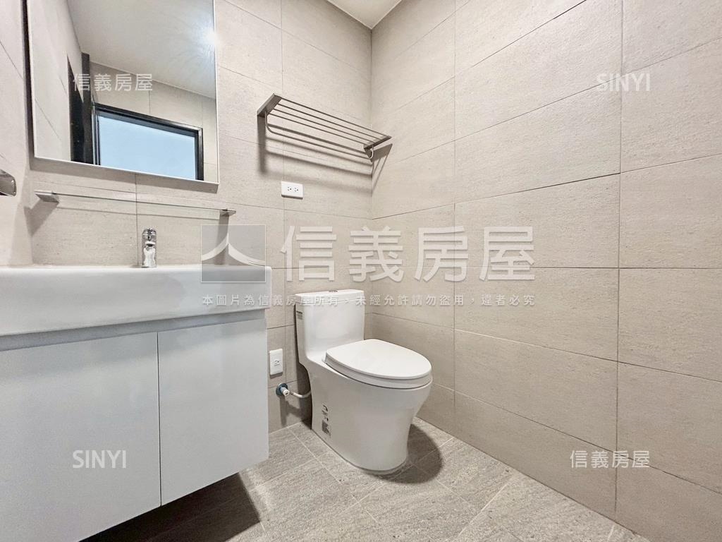 高鐵區挑高金店面房屋室內格局與周邊環境