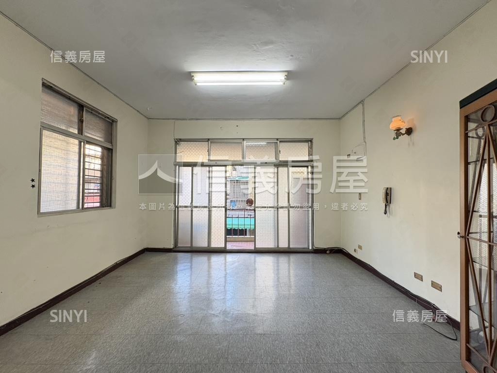 三面採光●信義黃金二樓房屋室內格局與周邊環境