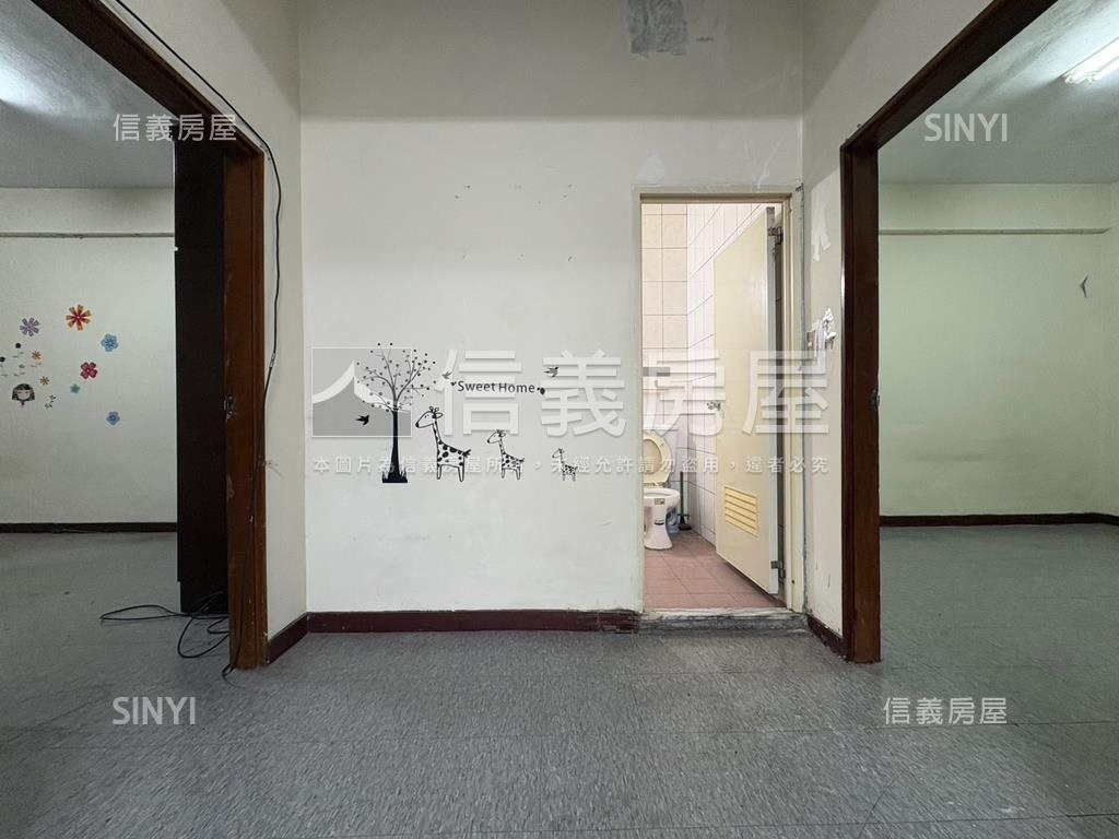 三面採光●信義黃金二樓房屋室內格局與周邊環境