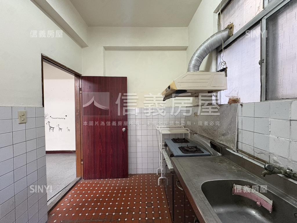 三面採光●信義黃金二樓房屋室內格局與周邊環境