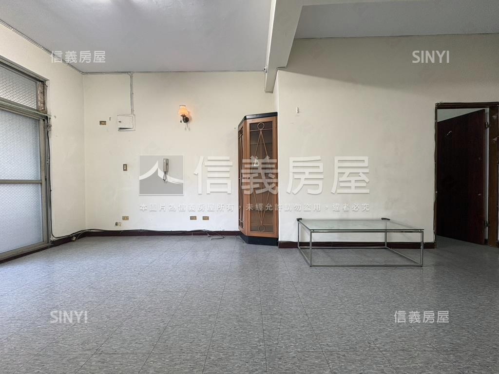 三面採光●信義黃金二樓房屋室內格局與周邊環境