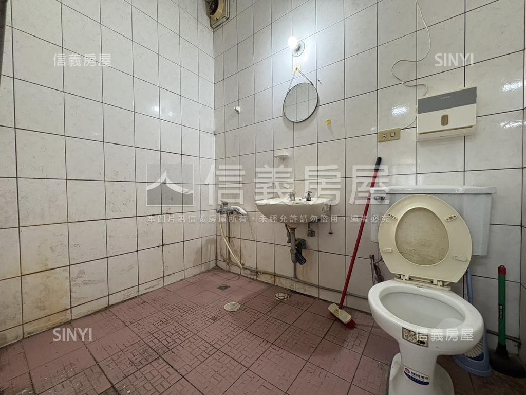 三面採光●信義黃金二樓房屋室內格局與周邊環境