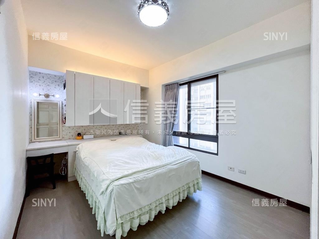 專任新貴特區朝西南美屋房屋室內格局與周邊環境