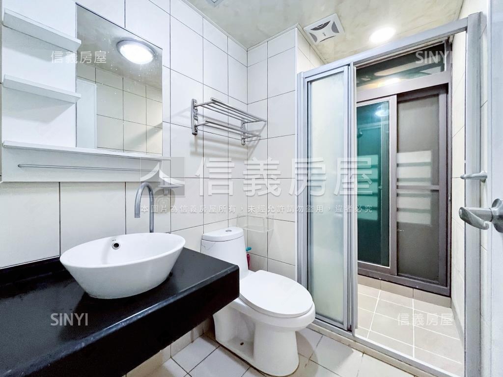 專任新貴特區朝西南美屋房屋室內格局與周邊環境