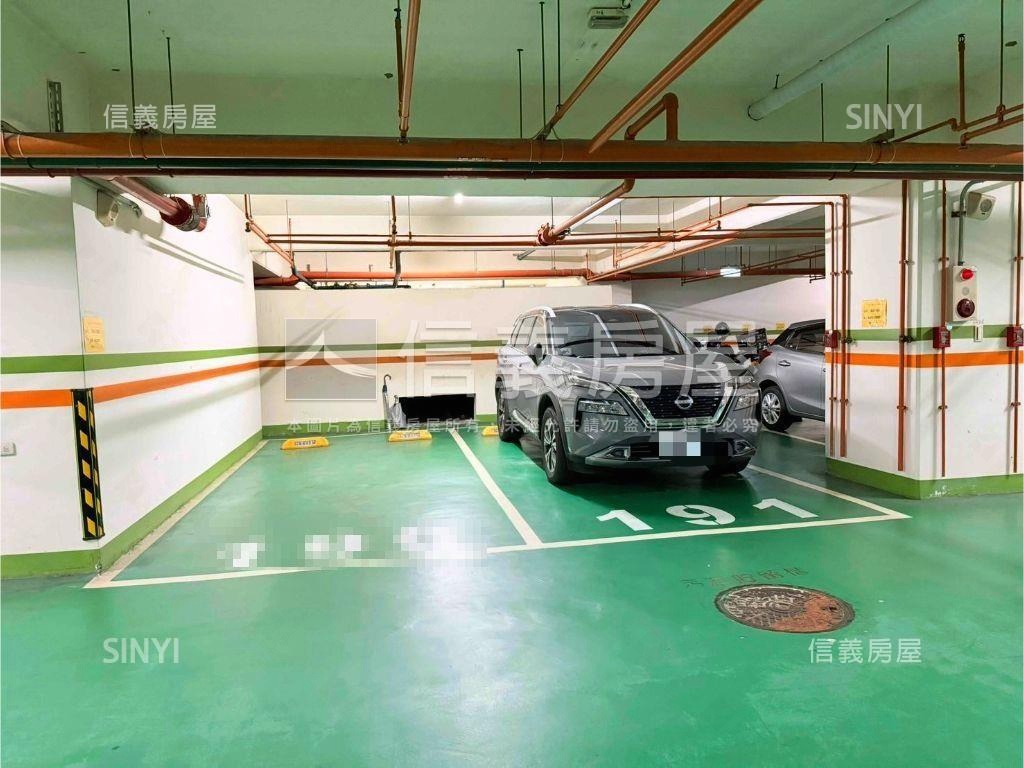 專任新貴特區朝西南美屋房屋室內格局與周邊環境