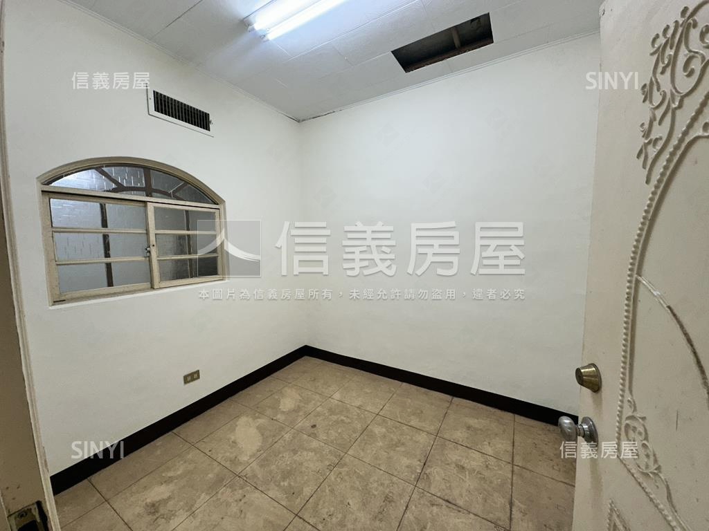 三角窗邊間面寬金店面房屋室內格局與周邊環境