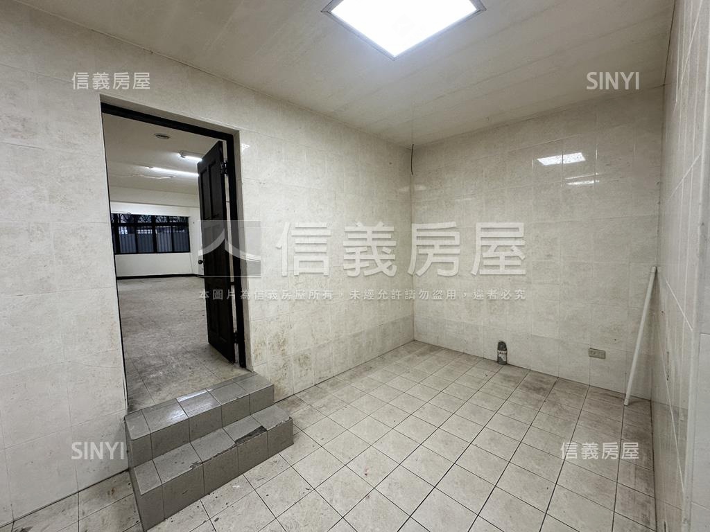 三角窗邊間面寬金店面房屋室內格局與周邊環境