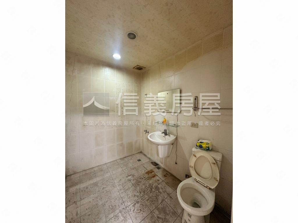 三角窗邊間面寬金店面房屋室內格局與周邊環境