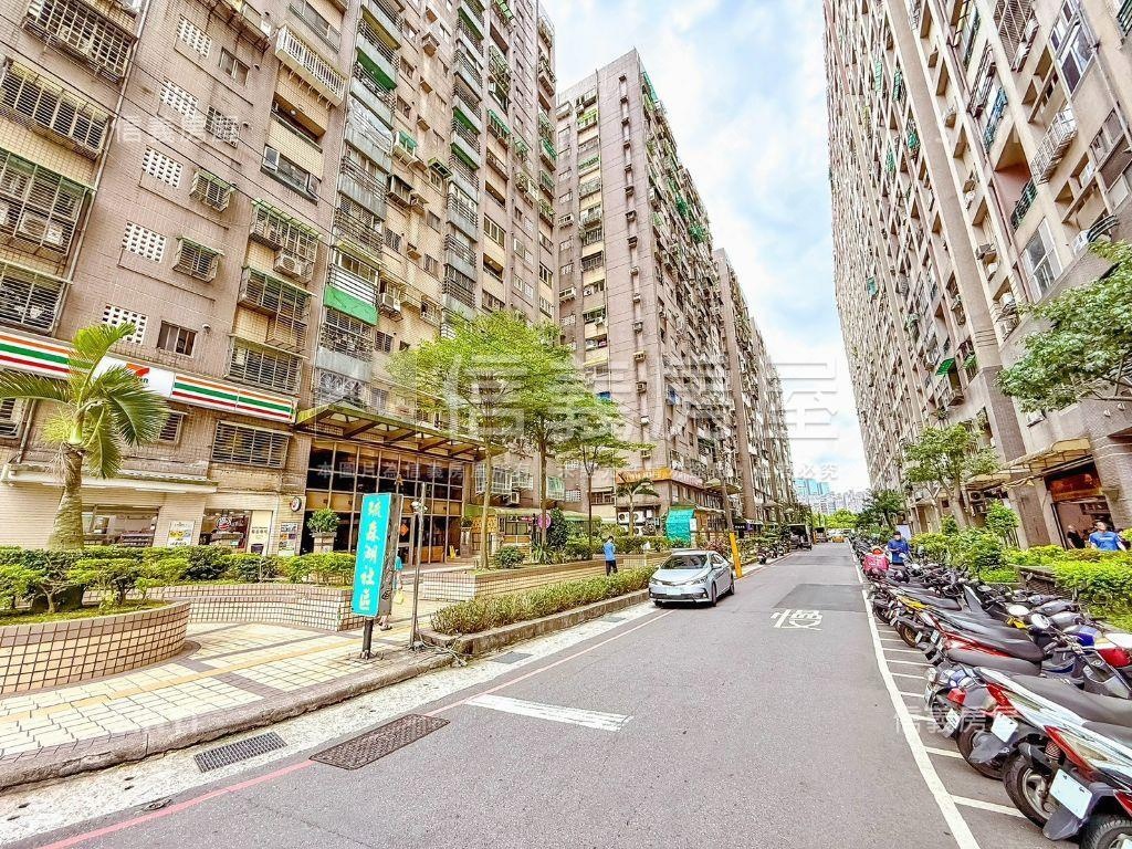 琉森湖．獨立Ｂ１坡平車位房屋室內格局與周邊環境