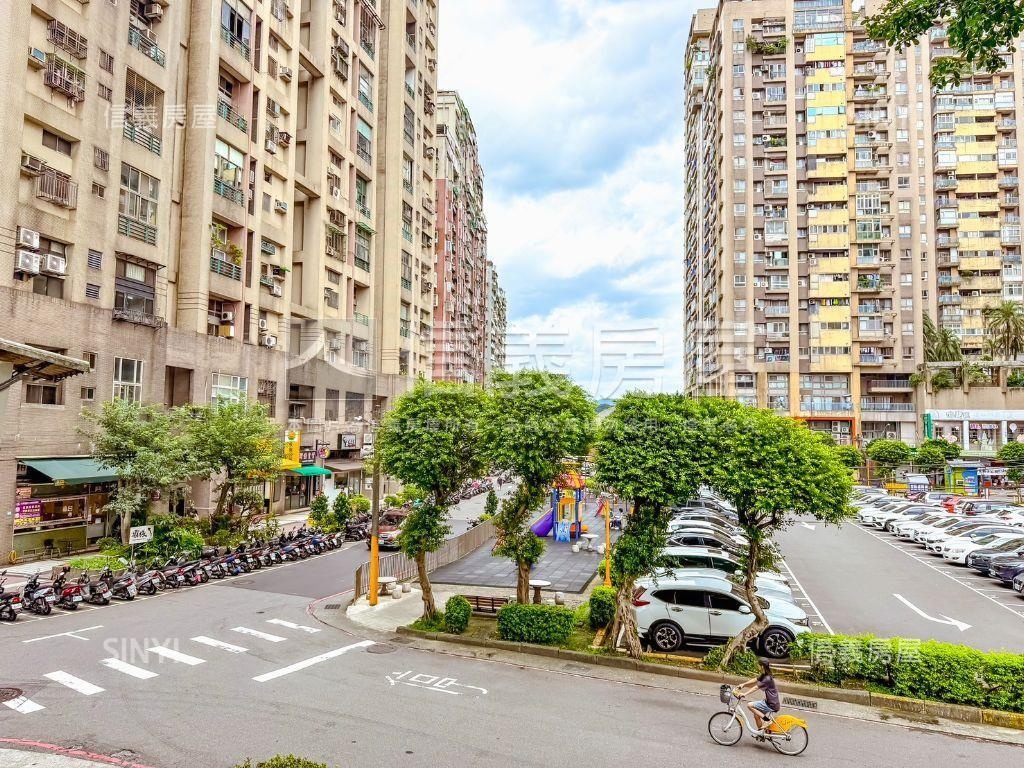 琉森湖．獨立Ｂ１坡平車位房屋室內格局與周邊環境