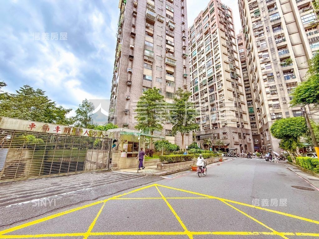 琉森湖．獨立Ｂ１坡平車位房屋室內格局與周邊環境