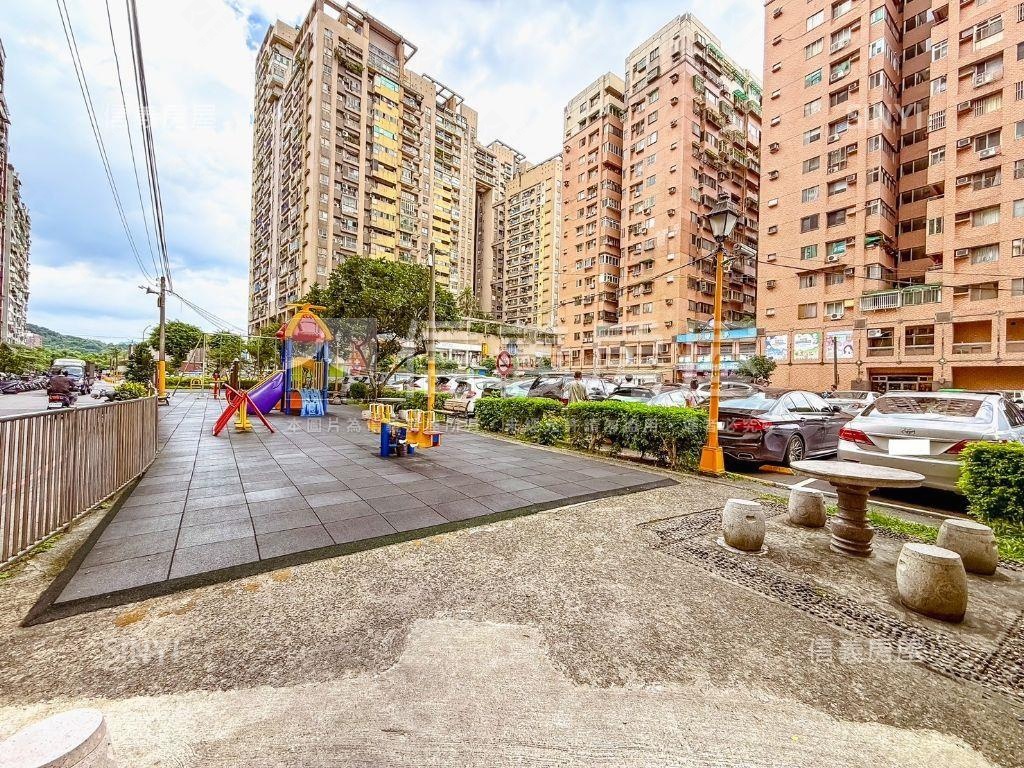 琉森湖．獨立Ｂ１坡平車位房屋室內格局與周邊環境