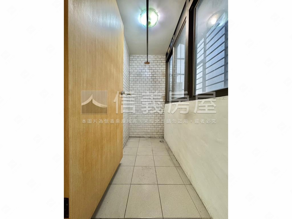 專任．海山捷運五樓頂加房屋室內格局與周邊環境